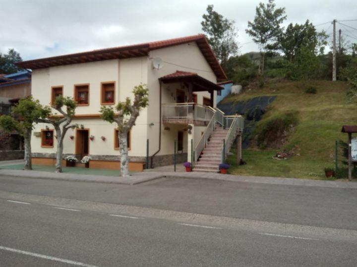 el barredo Villa Onís Exterior foto